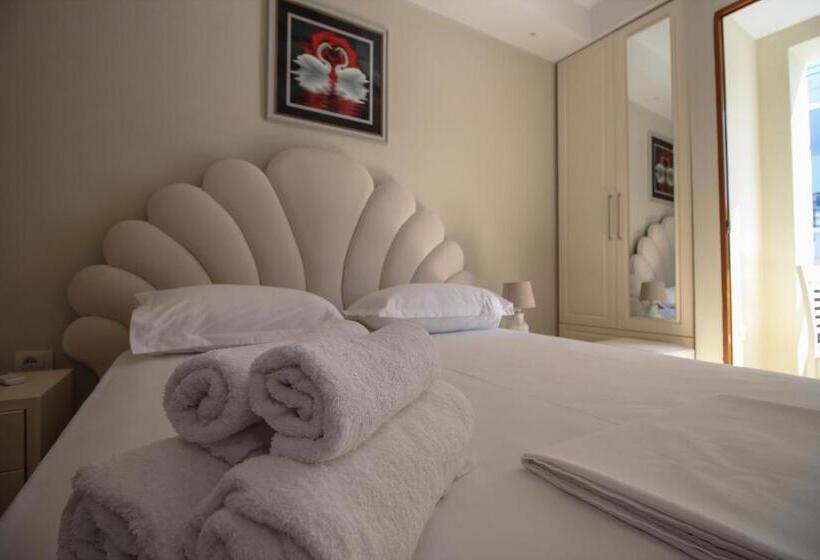 اتاق لوکس با بالکن, Apartments Romario