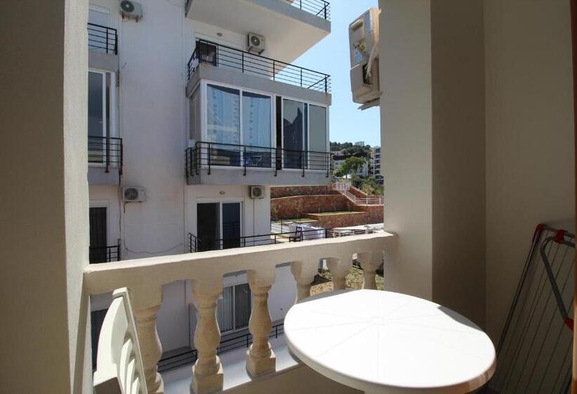 اتاق لوکس با بالکن, Apartments Romario