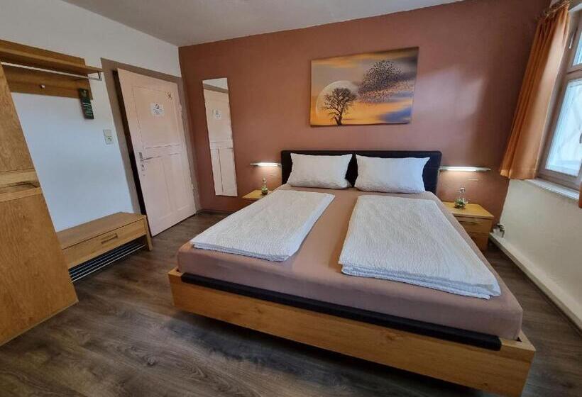 标准三人间, Gasthof Goldener Stern