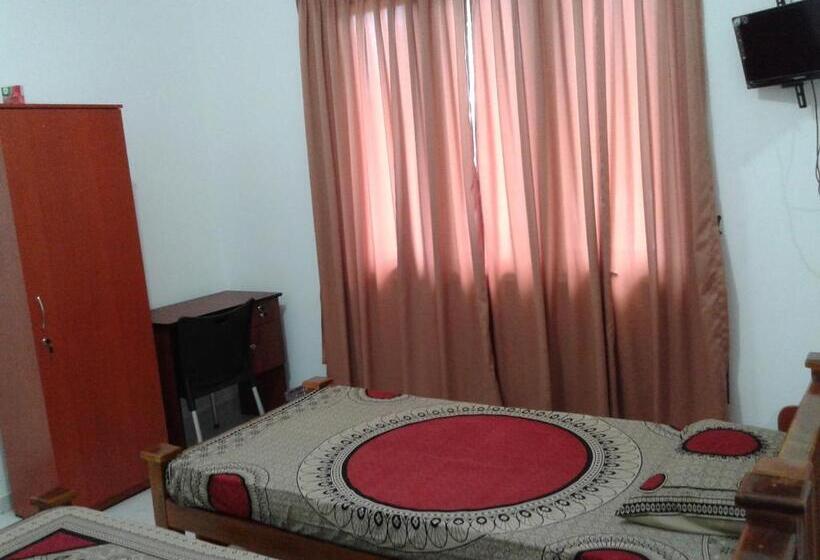 חדר סטנדרט לשלושה עם נוף לגינה, Oudarya Guest