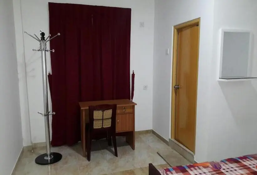 エコノミー４人部屋, Oudarya Guest