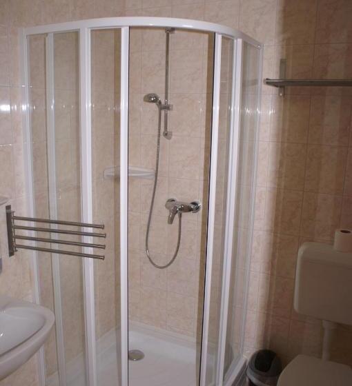 شقة غرفة واحدة, öregtölgy Panzio