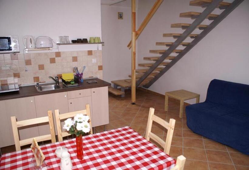 شقة غرفة واحدة, öregtölgy Panzio