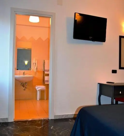 اتاق استاندارد سه نفره, Diana Inn Accommodations