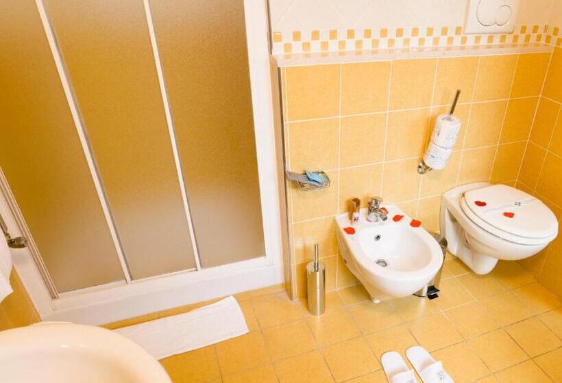 اتاق استاندارد چهار تخته, Diana Inn Accommodations