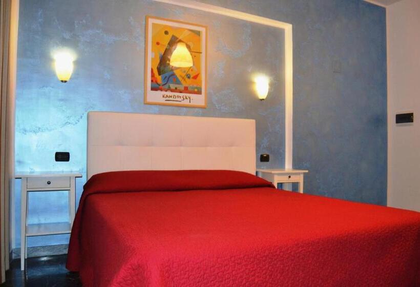 اتاق استاندارد با بالکن, Diana Inn Accommodations