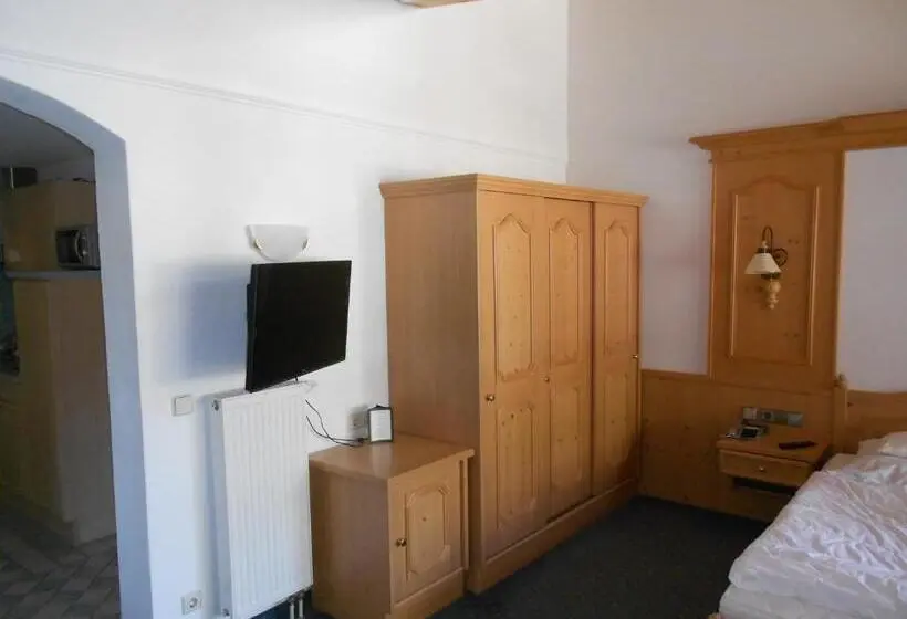 Huoneisto 1 Makuuhuone, Gästehaus Weißes Rössl