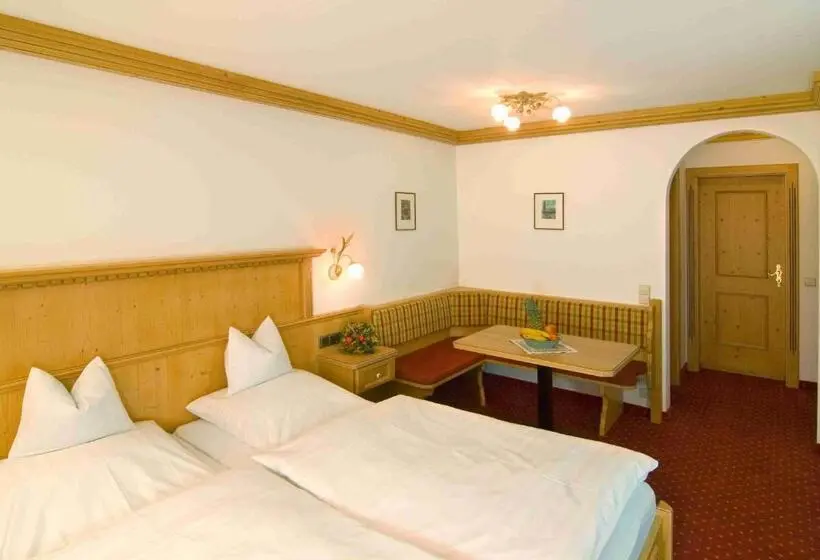 Huoneisto 1 Makuuhuone, Gästehaus Weißes Rössl