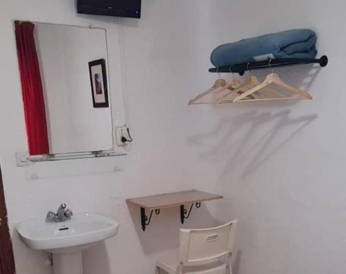 اتاق اکونومی یک تخته, Pensión Rivera