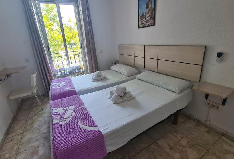 اتاق استاندارد با سرویس بهداشتی مشترک, Pensión Rivera