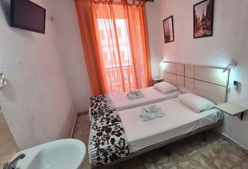 اتاق استاندارد با سرویس بهداشتی مشترک, Pensión Rivera