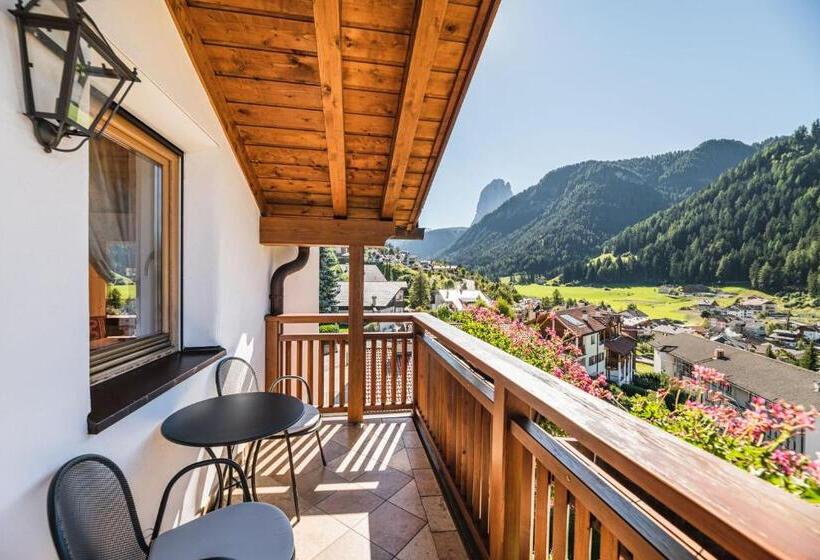 带两个卧室的顶楼公寓, Residence Cesa Ladina