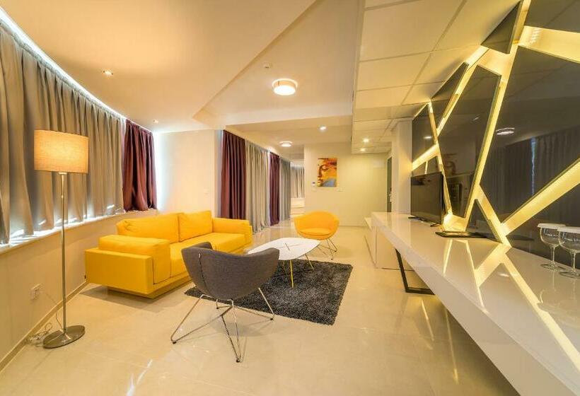 Suite with lake view, Laki Hotel & Spa