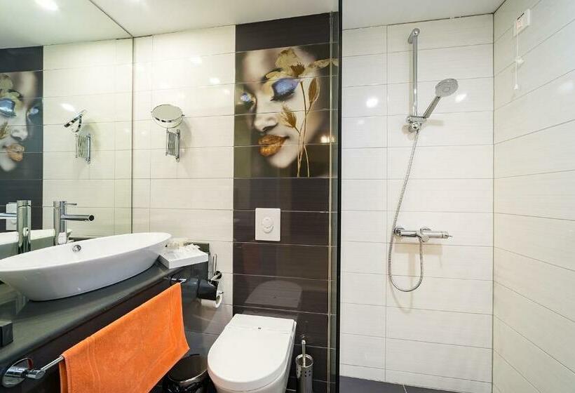 Superior room with lake view, Laki Hotel & Spa