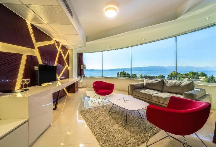 Suite with lake view, Laki Hotel & Spa