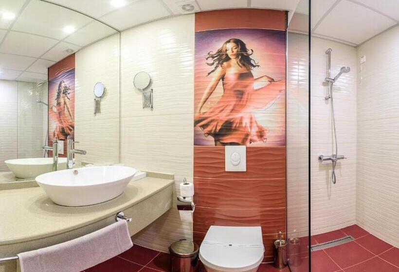 اتاق استاندارد با چشم‌انداز دریاچه, Laki Hotel & Spa