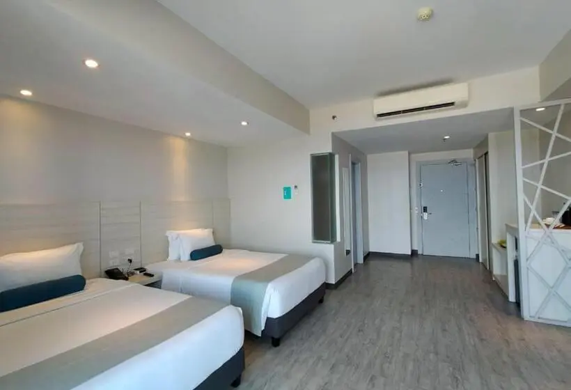 Premium Room Pool View, Solea Mactan Resort