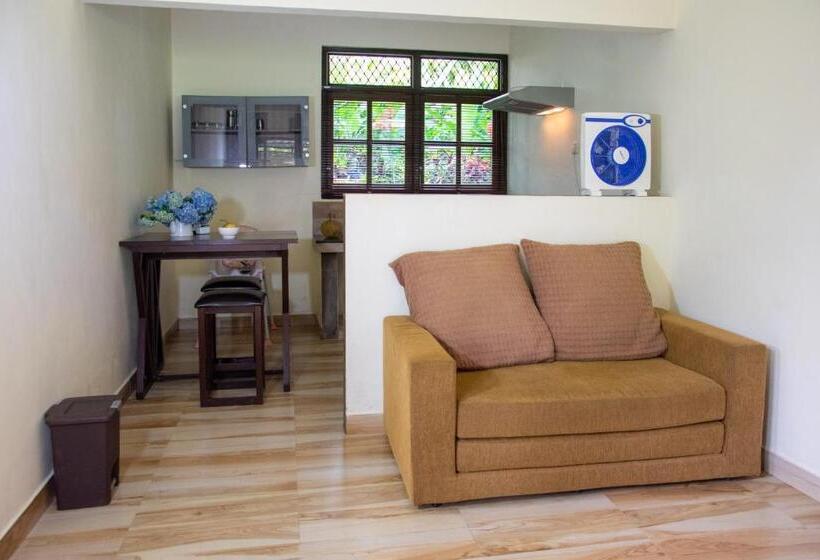 デラックスルーム, Amartya Puri Green Cottages