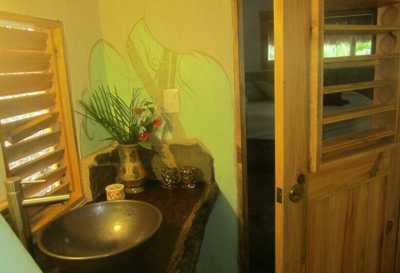 Cameră Familiară, Casa Mango