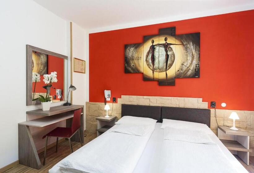 غرفة قياسية بالطابق الأرضى, Garni Ischia