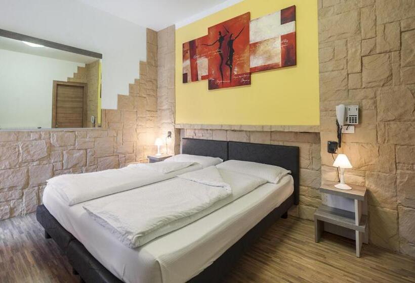 غرفة قياسية بالطابق الأرضى, Garni Ischia