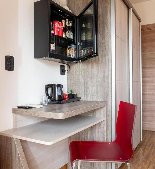 غرفة قياسية ثلاثية, Garni Ischia