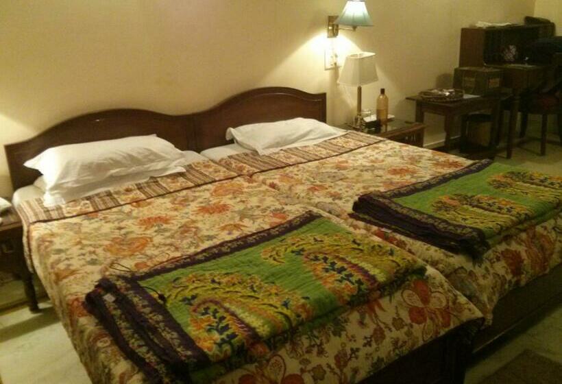 Quarto Estandar, Jasvilas