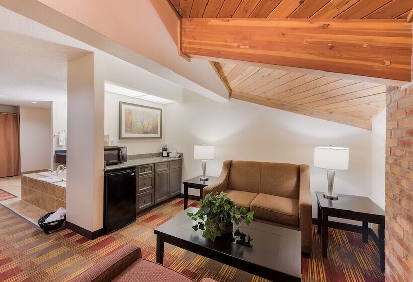 Люкс Вид на Бассейн, Best Western Lakewood Inn