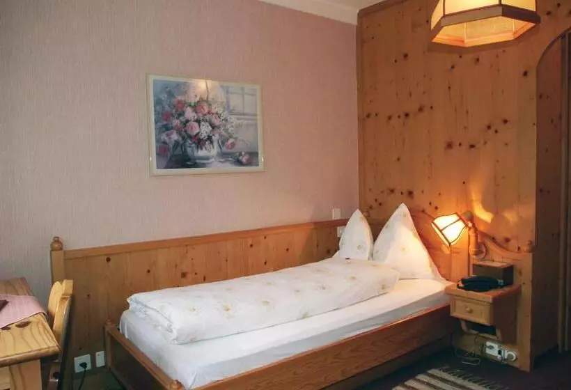 Standard Yhden Hengen Huone, Cresta
