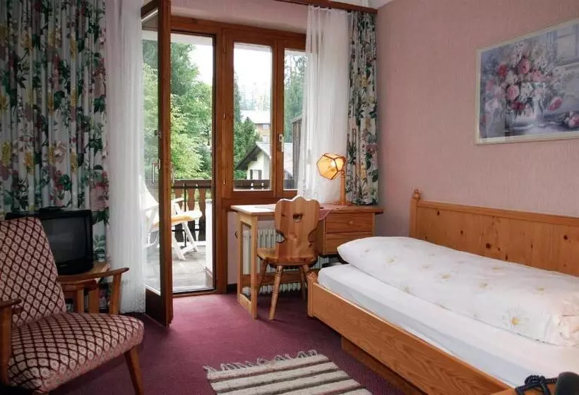 Standard Yhden Hengen Huone, Cresta