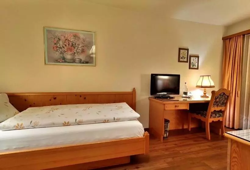 Standard Yhden Hengen Huone, Cresta