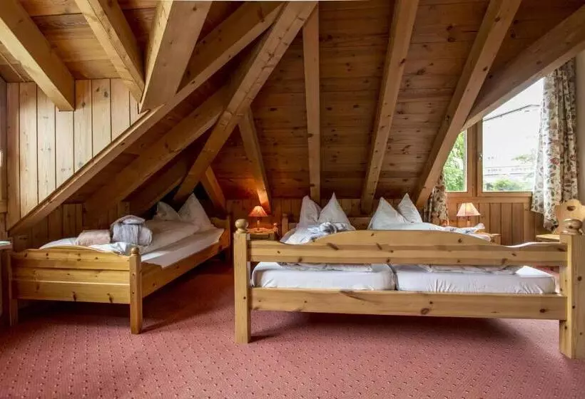 Standard Kolmen Hengen Huone, Cresta