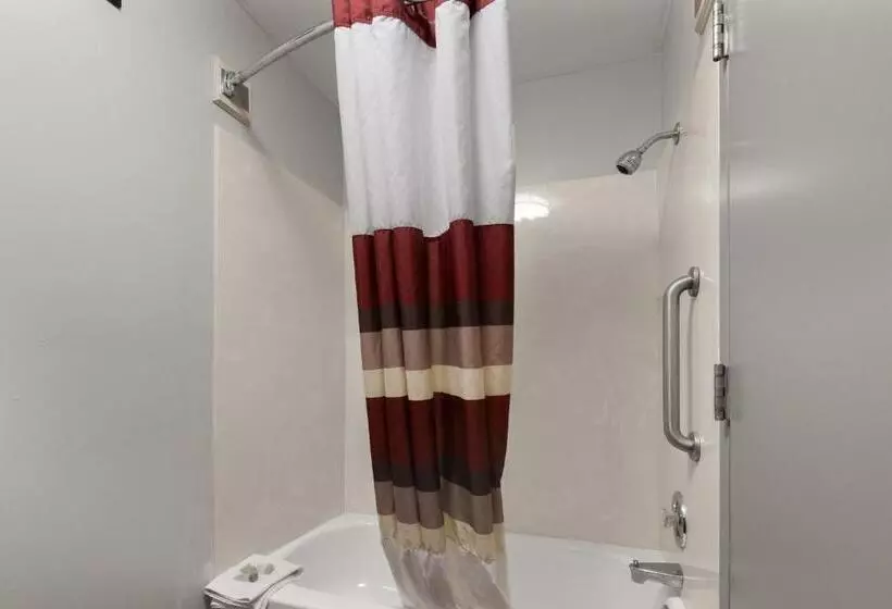 キングサイズベッドのスイートルーム, Red Roof Inn & Suites Savannah Airport