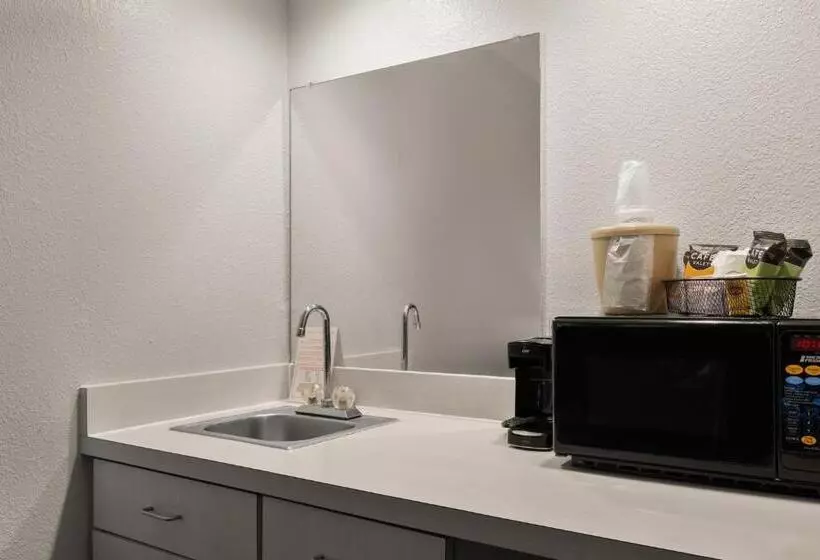 キングサイズベッドのスイートルーム, Red Roof Inn & Suites Savannah Airport