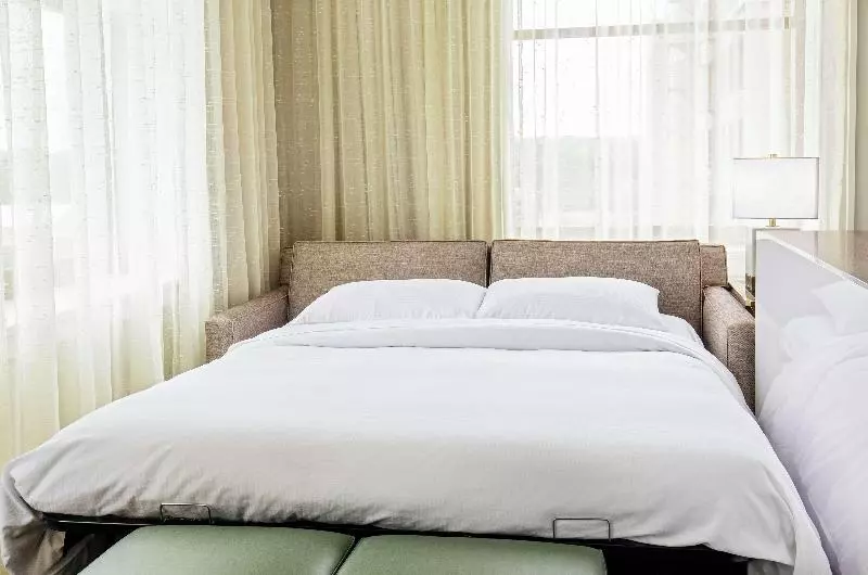 キングサイズベッドのスーペリアルーム, Red Roof Inn & Suites Savannah Airport