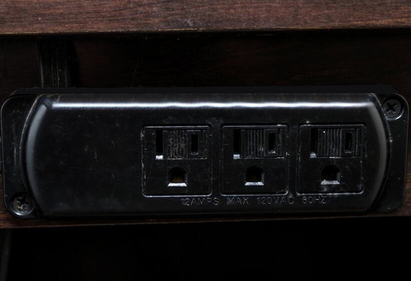 جناح, Red Roof Inn & Suites Savannah Airport