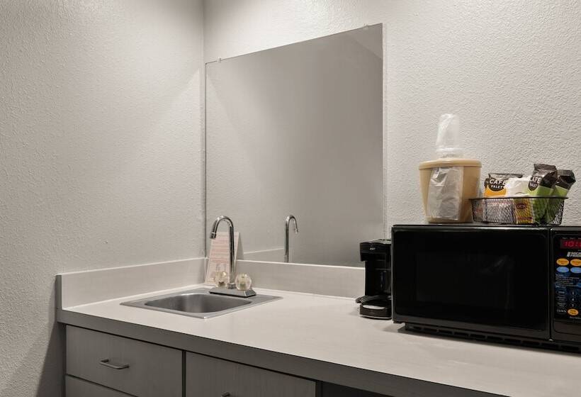 Люкс, Red Roof Inn & Suites Savannah Airport
