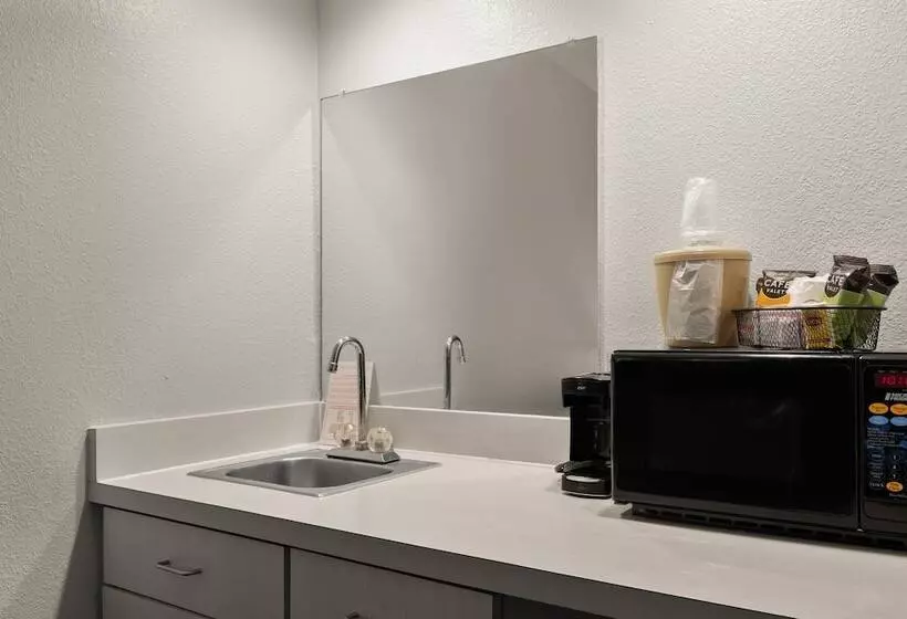 スイート, Red Roof Inn & Suites Savannah Airport