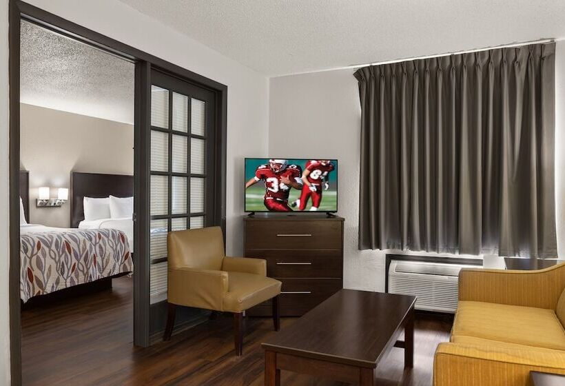 جناح, Red Roof Inn & Suites Savannah Airport