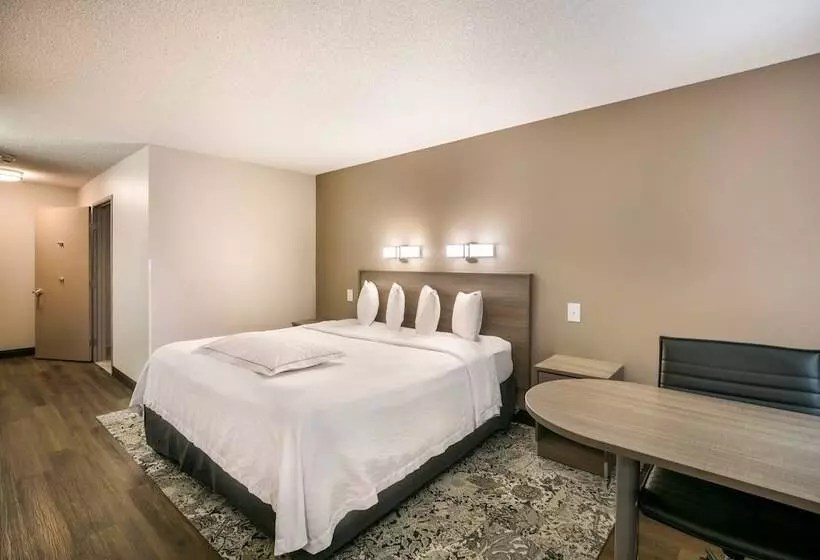 اتاق پرمیوم, Red Roof Inn Plus+ Boston   Logan