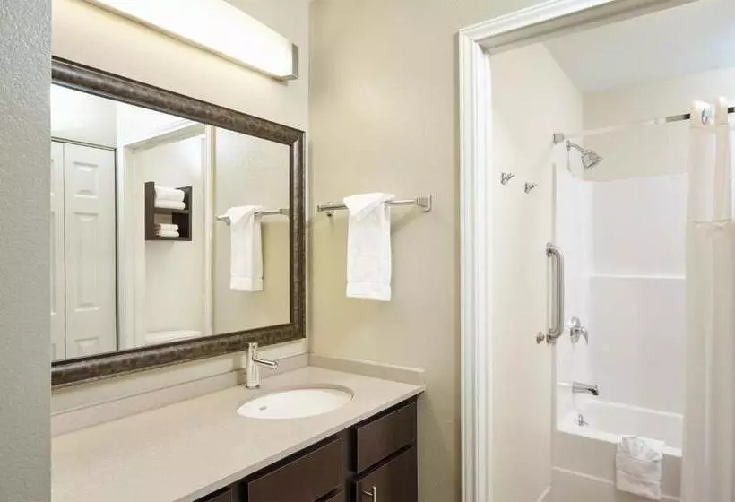スタンダードスタジオ, Staybridge Suites Lincolnshire, An Ihg