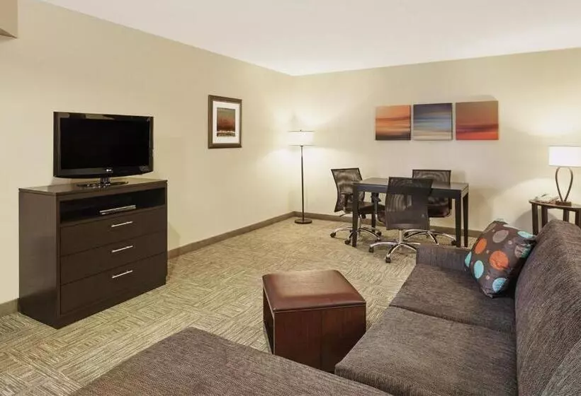 キングサイズベッドのスイートルーム, Staybridge Suites Lincolnshire, An Ihg