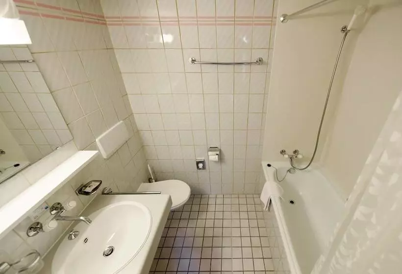 バルコニー付きスタンダードトリプルルーム, Waldhotel Unspunnen