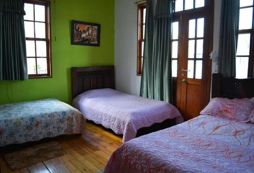 Standard Kolmen Hengen Huone, Hostal Del Piamonte
