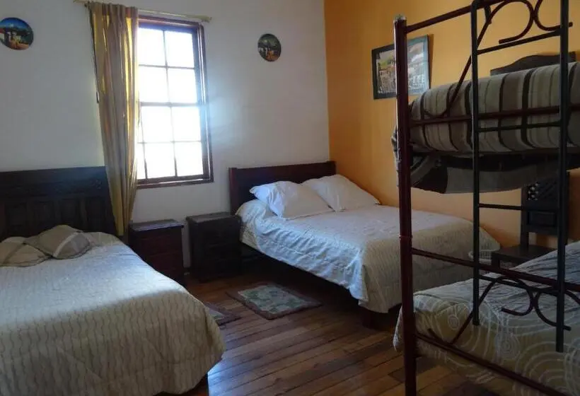 Standard Kolmen Hengen Huone, Hostal Del Piamonte