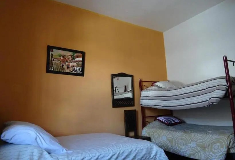 Standard Kolmen Hengen Huone, Hostal Del Piamonte