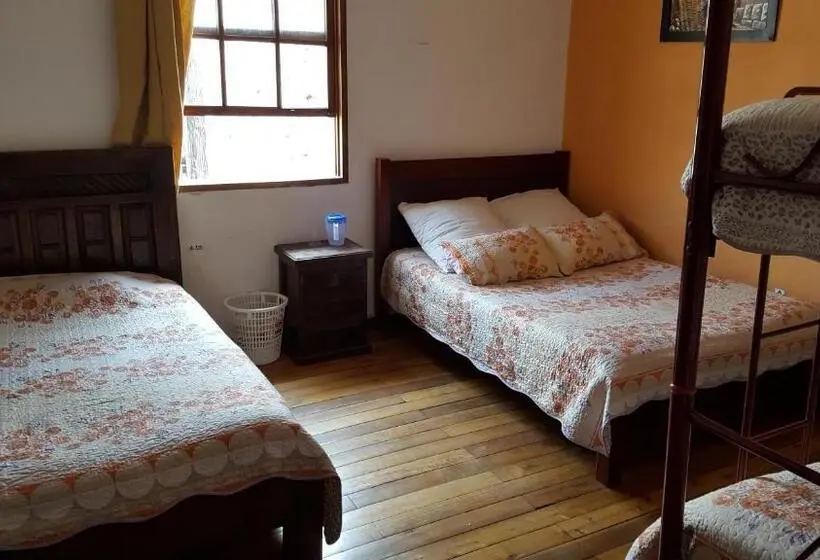 Standard Neljän Hengen Huone, Hostal Del Piamonte