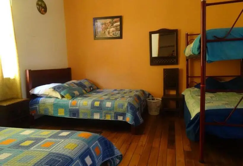Standard Neljän Hengen Huone, Hostal Del Piamonte