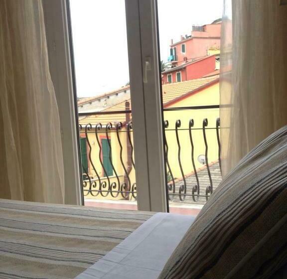 バルコニー付きシングルスタンダードルーム, Albergo Degli Amici