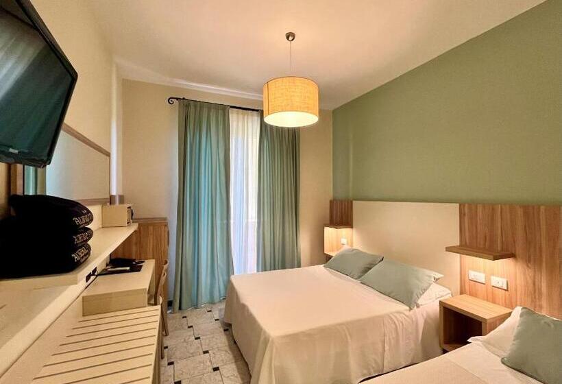 Номер Стандарт Трехместный, Albergo Degli Amici